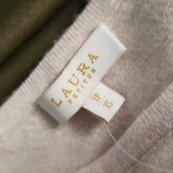 LAURA-Color  Block button Detail Sweater - Picture 9 of 12